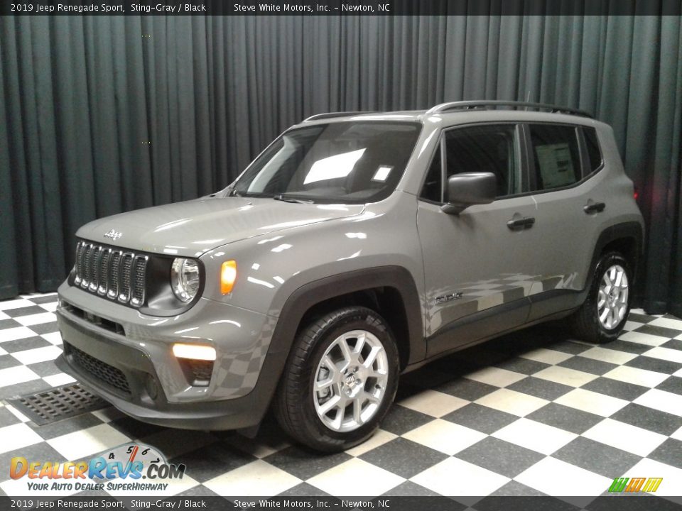 Front 3/4 View of 2019 Jeep Renegade Sport Photo #2