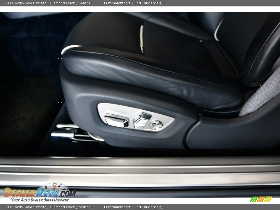 Front Seat of 2014 Rolls-Royce Wraith  Photo #18