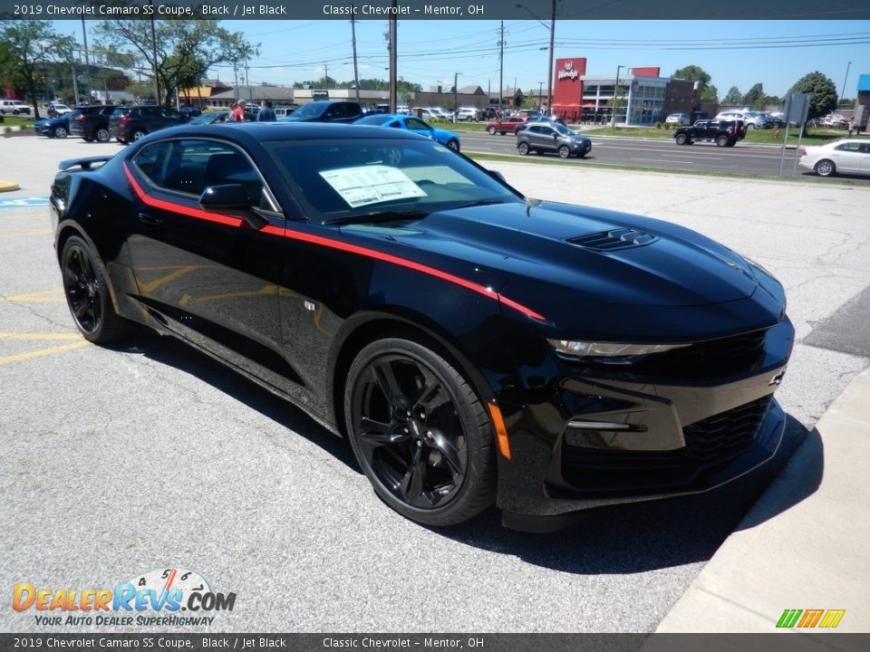 Front 3/4 View of 2019 Chevrolet Camaro SS Coupe Photo #3