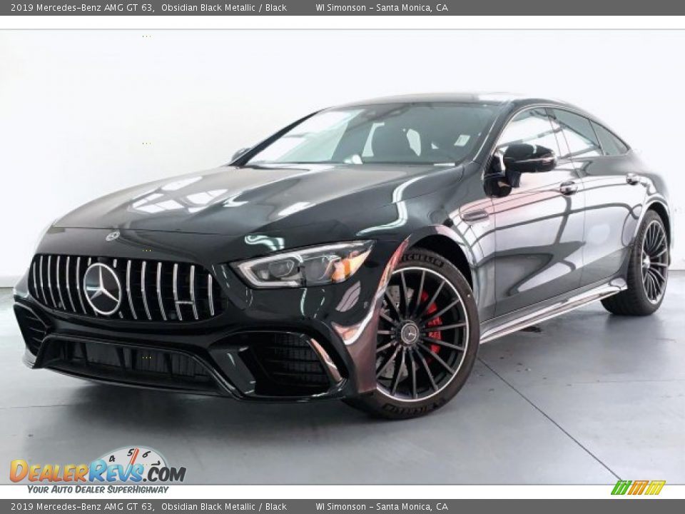 Front 3/4 View of 2019 Mercedes-Benz AMG GT 63 Photo #12