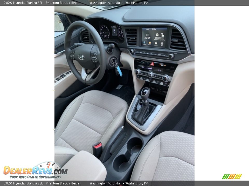 2020 Hyundai Elantra SEL Phantom Black / Beige Photo #26