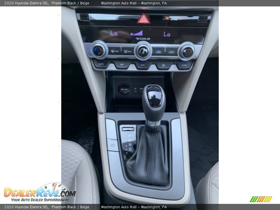 2020 Hyundai Elantra SEL Phantom Black / Beige Photo #31