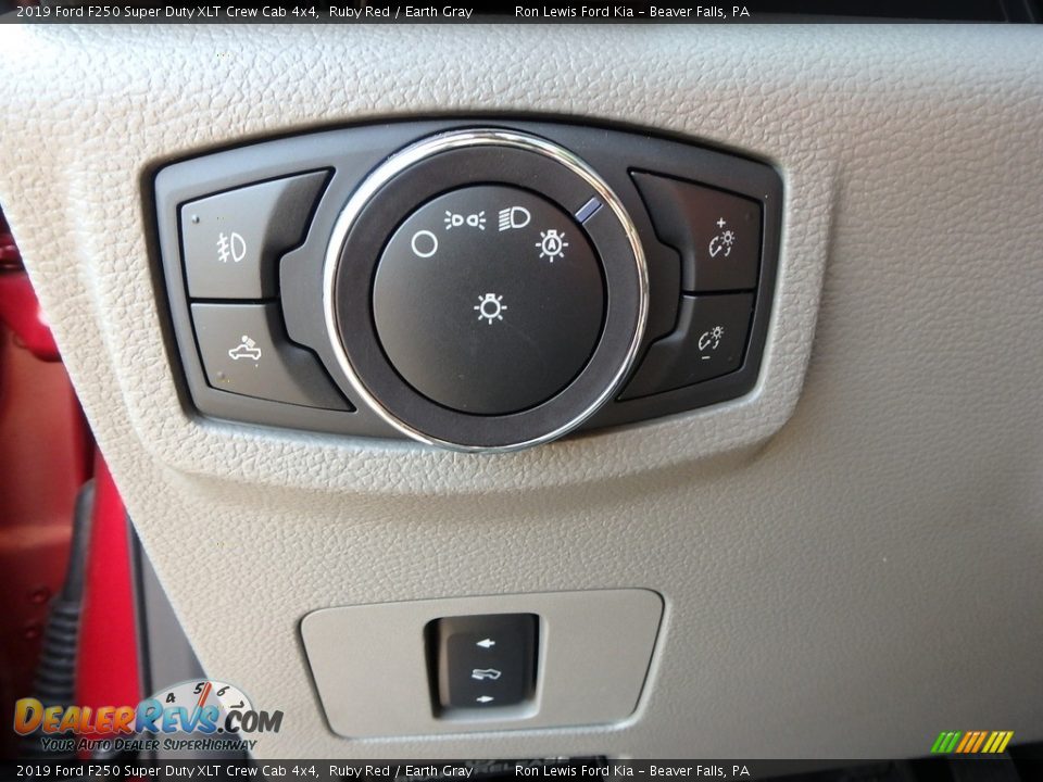 2019 Ford F250 Super Duty XLT Crew Cab 4x4 Ruby Red / Earth Gray Photo #17