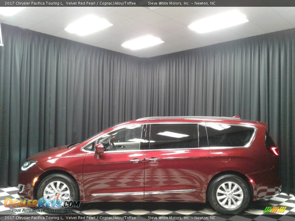 2017 Chrysler Pacifica Touring L Velvet Red Pearl / Cognac/Alloy/Toffee Photo #1