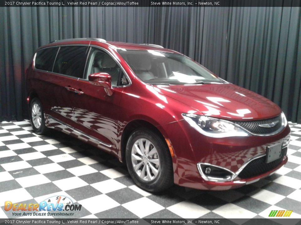 2017 Chrysler Pacifica Touring L Velvet Red Pearl / Cognac/Alloy/Toffee Photo #4