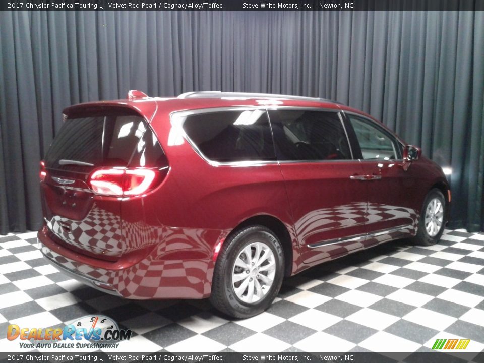 2017 Chrysler Pacifica Touring L Velvet Red Pearl / Cognac/Alloy/Toffee Photo #6