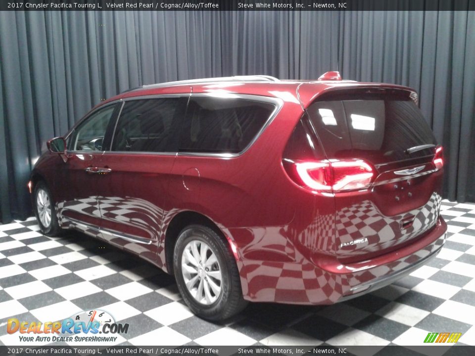 2017 Chrysler Pacifica Touring L Velvet Red Pearl / Cognac/Alloy/Toffee Photo #8