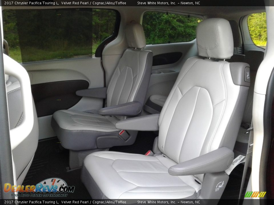 2017 Chrysler Pacifica Touring L Velvet Red Pearl / Cognac/Alloy/Toffee Photo #11