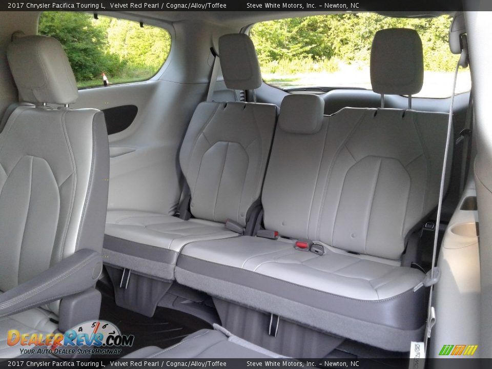 2017 Chrysler Pacifica Touring L Velvet Red Pearl / Cognac/Alloy/Toffee Photo #12