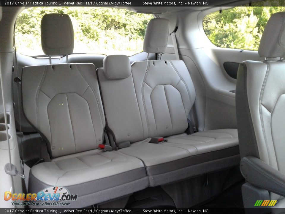 2017 Chrysler Pacifica Touring L Velvet Red Pearl / Cognac/Alloy/Toffee Photo #17