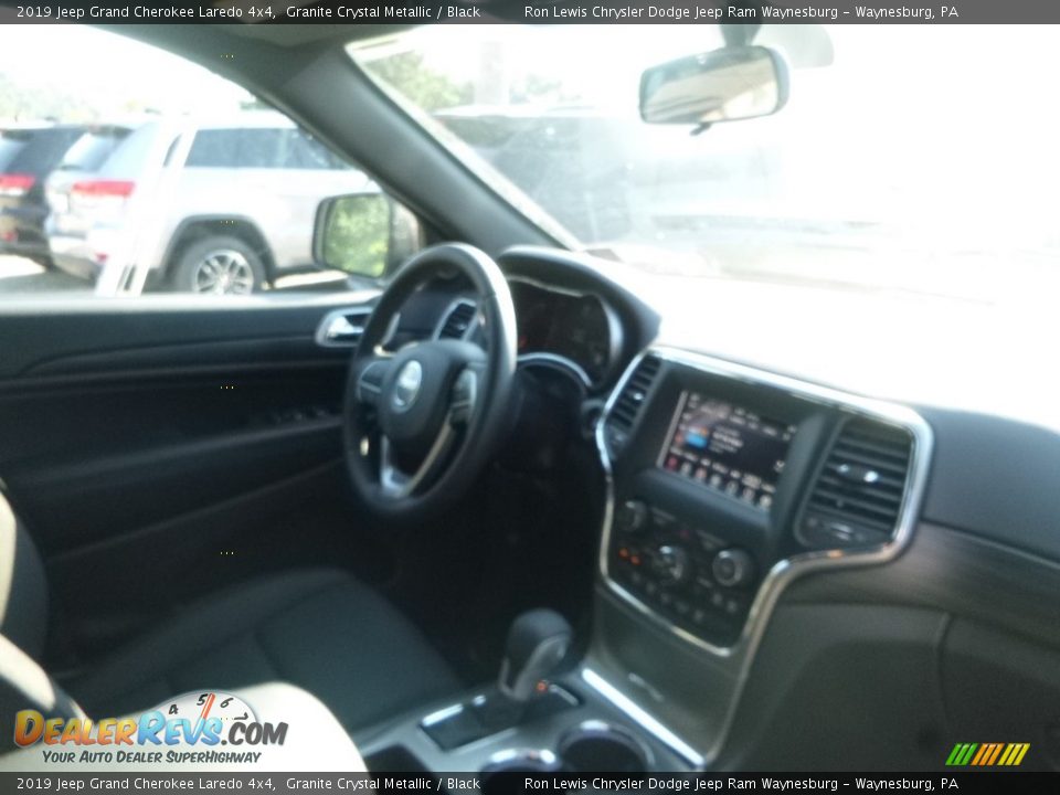 2019 Jeep Grand Cherokee Laredo 4x4 Granite Crystal Metallic / Black Photo #11
