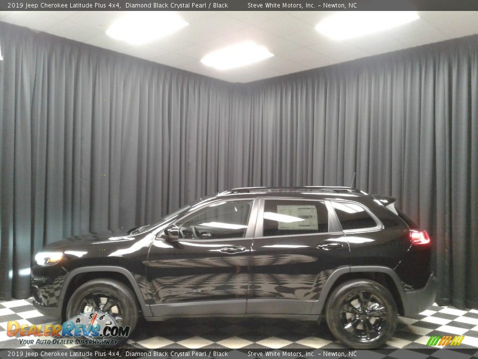2019 Jeep Cherokee Latitude Plus 4x4 Diamond Black Crystal Pearl / Black Photo #1