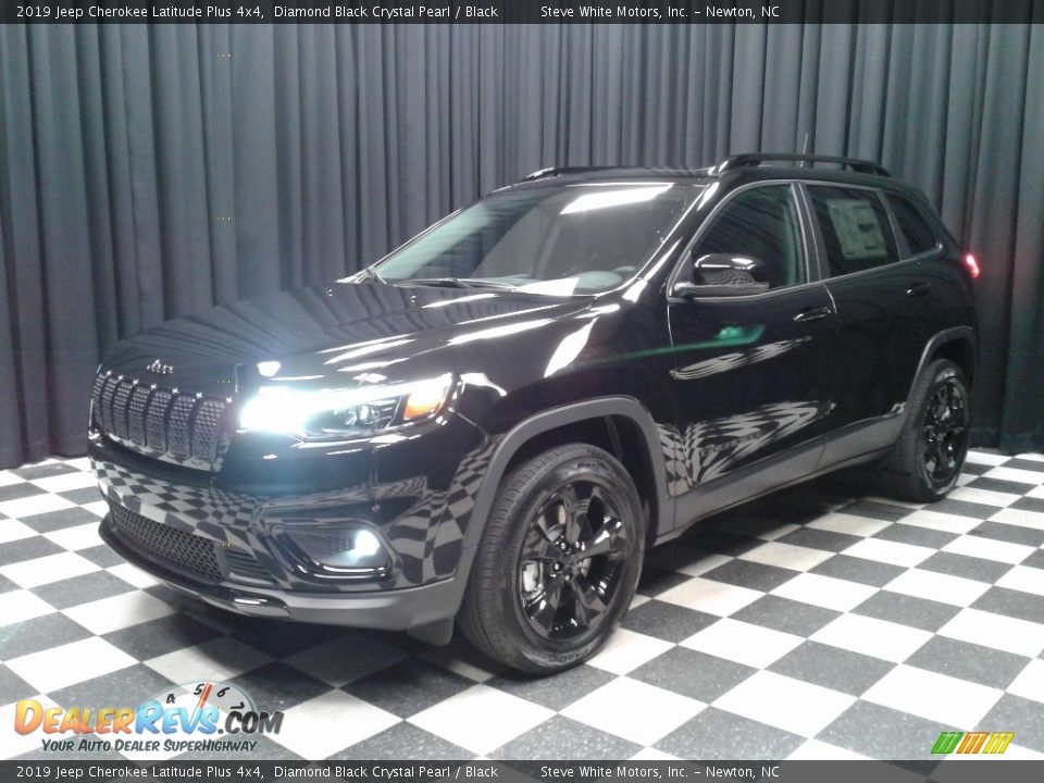 2019 Jeep Cherokee Latitude Plus 4x4 Diamond Black Crystal Pearl / Black Photo #2