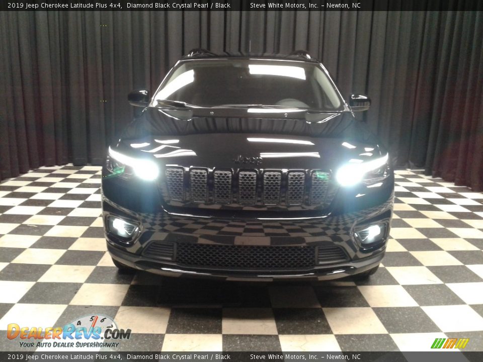 2019 Jeep Cherokee Latitude Plus 4x4 Diamond Black Crystal Pearl / Black Photo #3