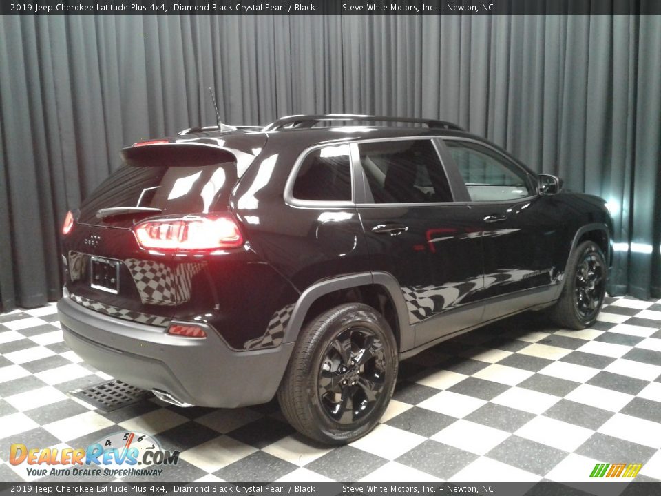 2019 Jeep Cherokee Latitude Plus 4x4 Diamond Black Crystal Pearl / Black Photo #6