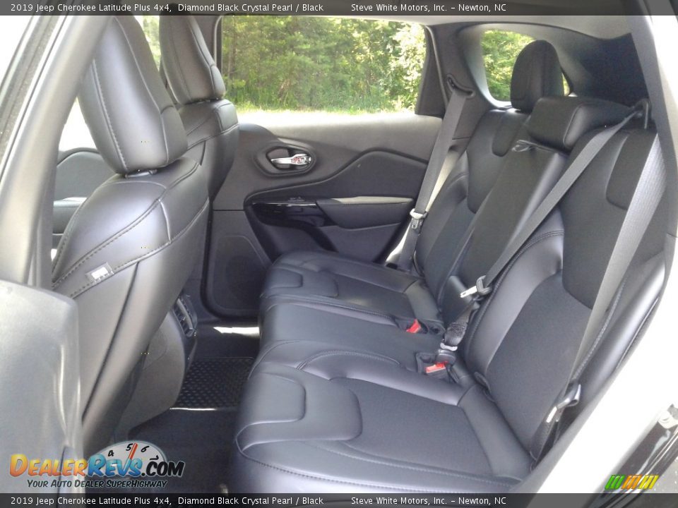 2019 Jeep Cherokee Latitude Plus 4x4 Diamond Black Crystal Pearl / Black Photo #11