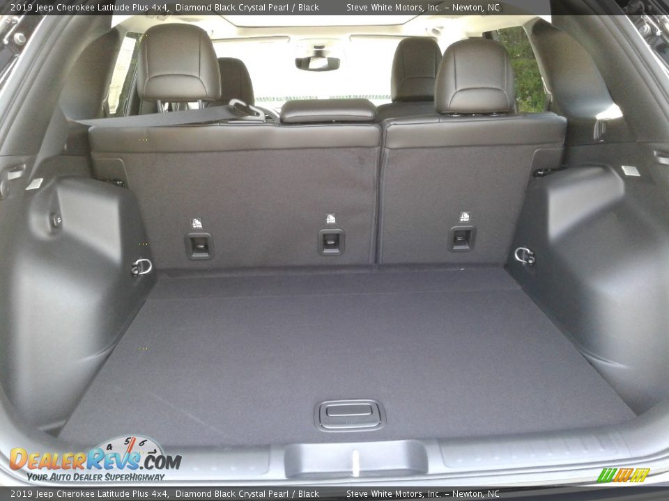 2019 Jeep Cherokee Latitude Plus 4x4 Diamond Black Crystal Pearl / Black Photo #13