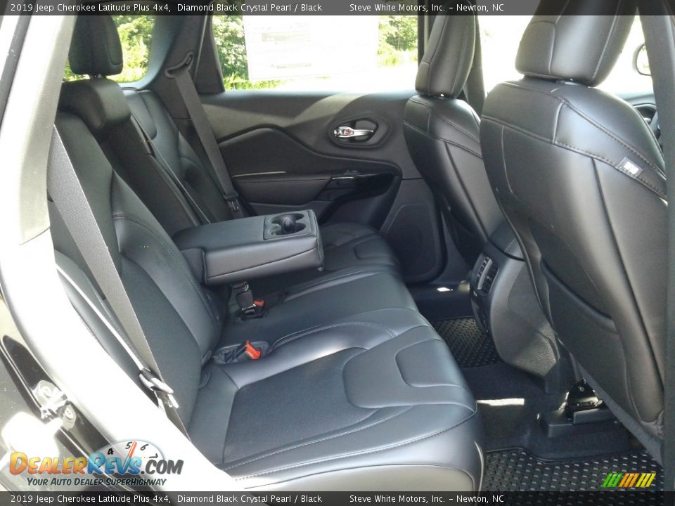 2019 Jeep Cherokee Latitude Plus 4x4 Diamond Black Crystal Pearl / Black Photo #15