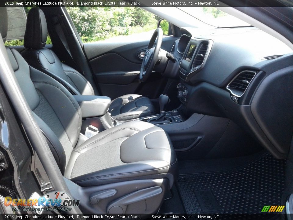 2019 Jeep Cherokee Latitude Plus 4x4 Diamond Black Crystal Pearl / Black Photo #16