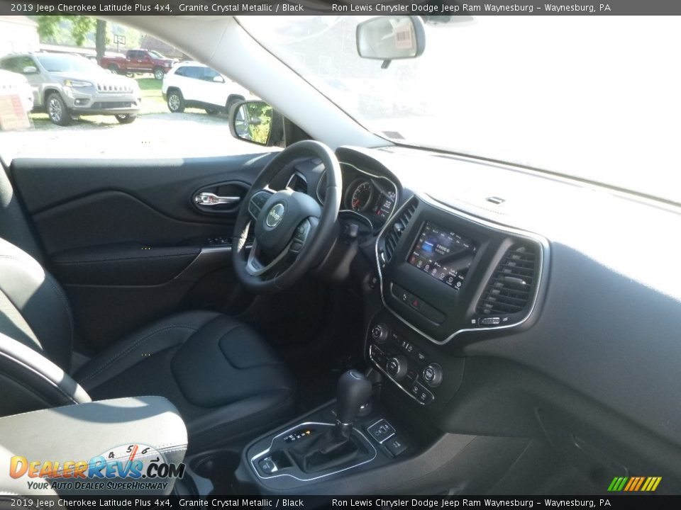 2019 Jeep Cherokee Latitude Plus 4x4 Granite Crystal Metallic / Black Photo #11