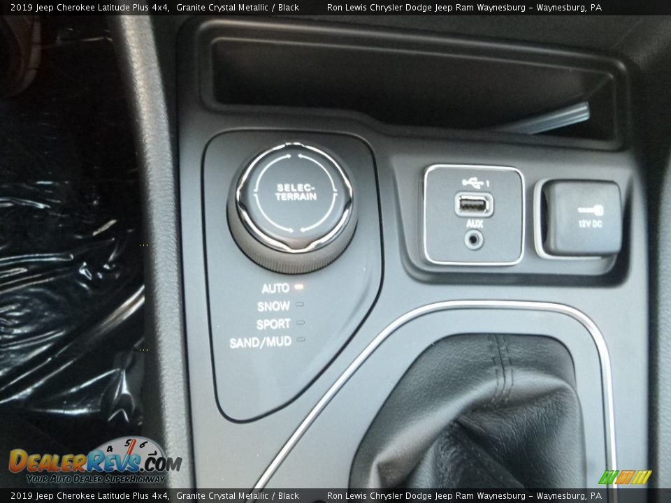 2019 Jeep Cherokee Latitude Plus 4x4 Granite Crystal Metallic / Black Photo #20