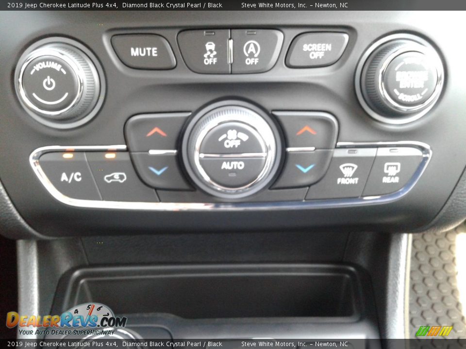 2019 Jeep Cherokee Latitude Plus 4x4 Diamond Black Crystal Pearl / Black Photo #27