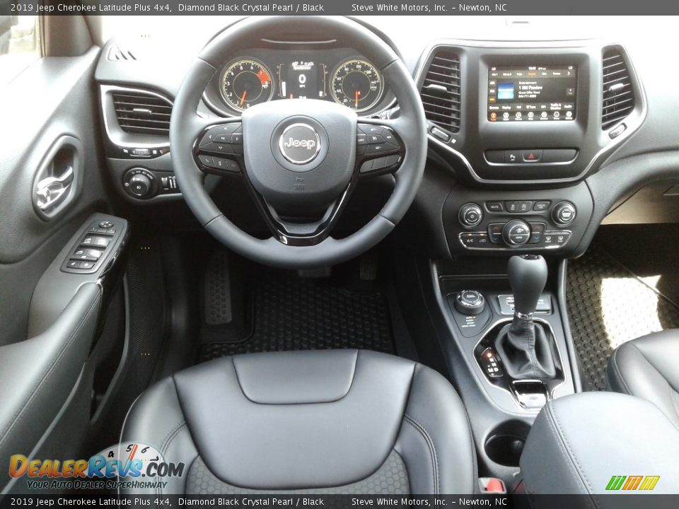 2019 Jeep Cherokee Latitude Plus 4x4 Diamond Black Crystal Pearl / Black Photo #32