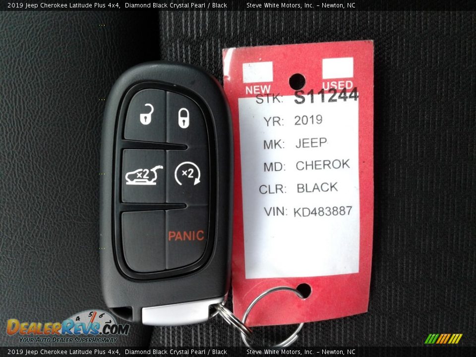 2019 Jeep Cherokee Latitude Plus 4x4 Diamond Black Crystal Pearl / Black Photo #33