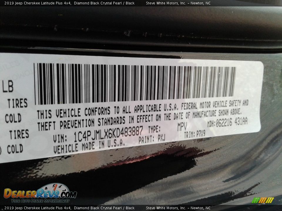 2019 Jeep Cherokee Latitude Plus 4x4 Diamond Black Crystal Pearl / Black Photo #35