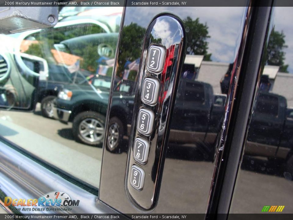 2006 Mercury Mountaineer Premier AWD Black / Charcoal Black Photo #8