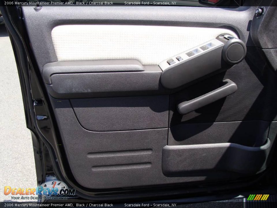 2006 Mercury Mountaineer Premier AWD Black / Charcoal Black Photo #9