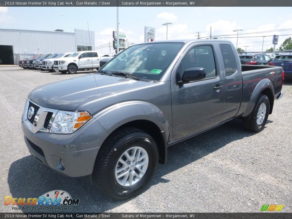Front 3/4 View of 2019 Nissan Frontier SV King Cab 4x4 Photo #8