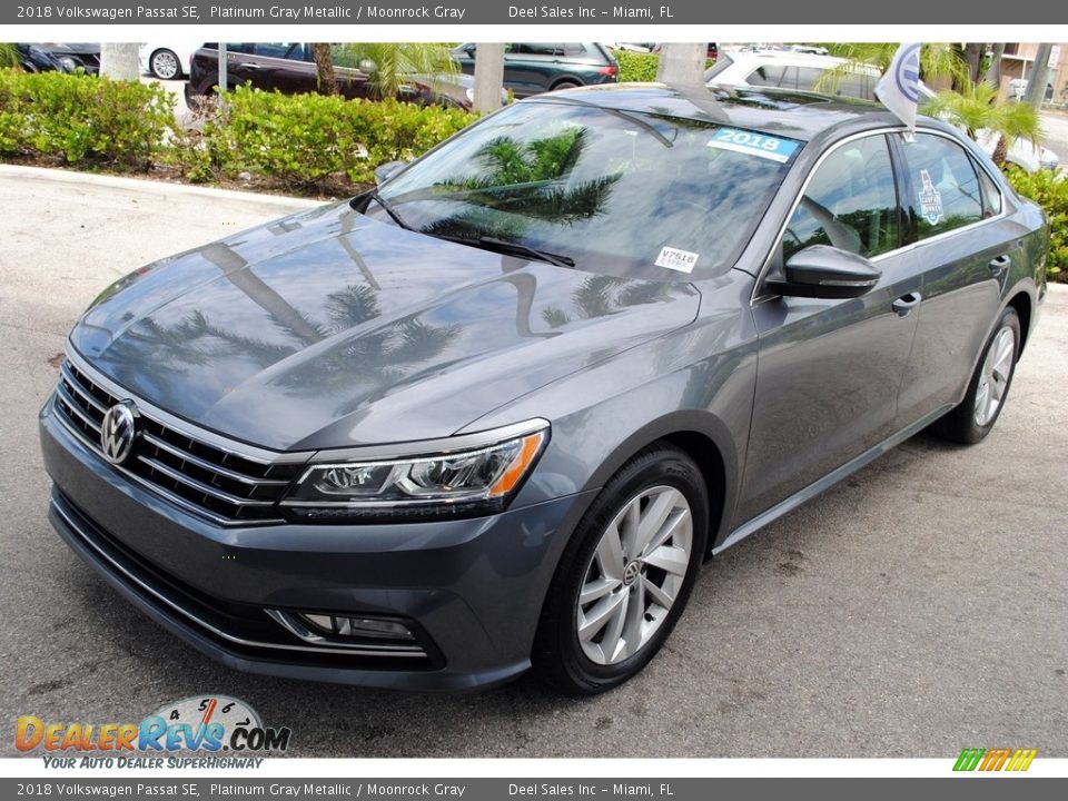 2018 Volkswagen Passat SE Platinum Gray Metallic / Moonrock Gray Photo #4
