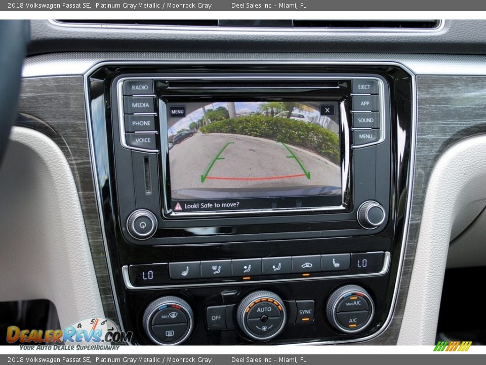 2018 Volkswagen Passat SE Platinum Gray Metallic / Moonrock Gray Photo #16