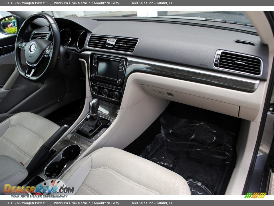 2018 Volkswagen Passat SE Platinum Gray Metallic / Moonrock Gray Photo #17