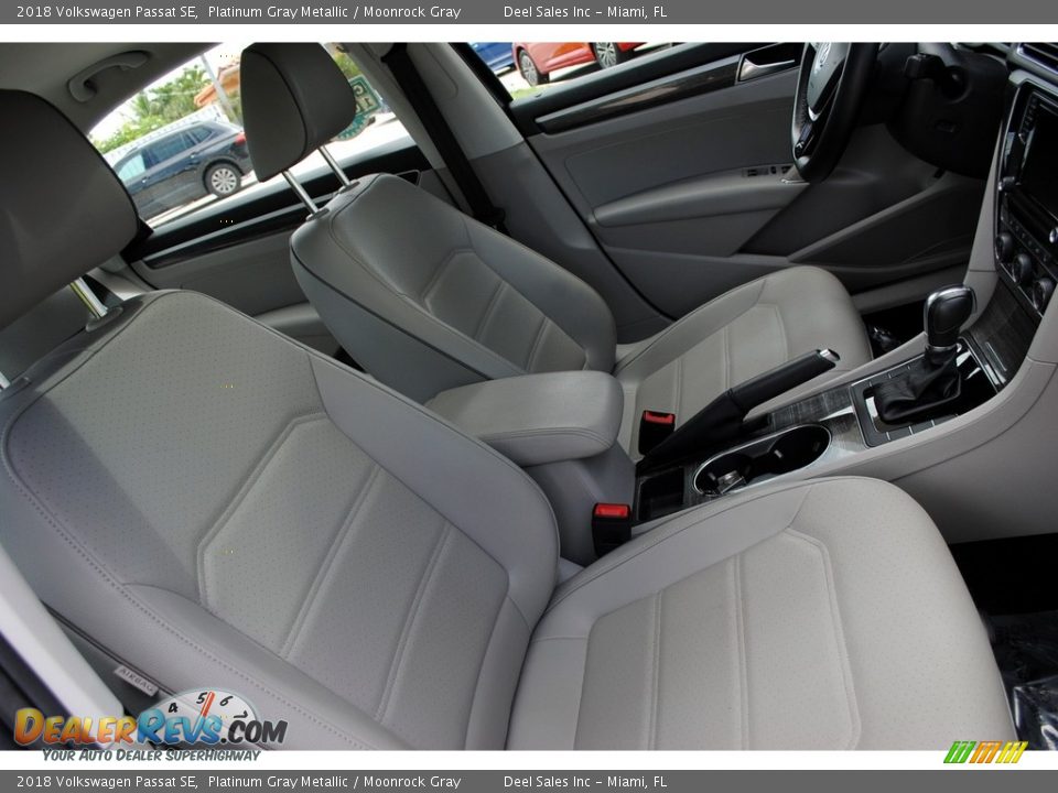 2018 Volkswagen Passat SE Platinum Gray Metallic / Moonrock Gray Photo #18