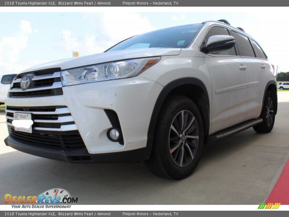 2018 Toyota Highlander XLE Blizzard White Pearl / Almond Photo #4
