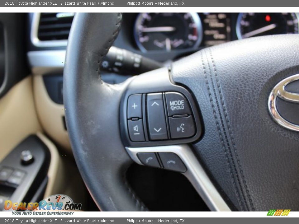 2018 Toyota Highlander XLE Blizzard White Pearl / Almond Photo #11