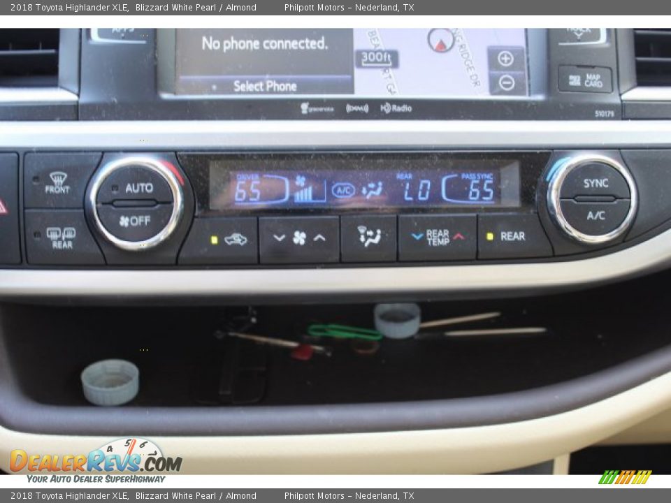 2018 Toyota Highlander XLE Blizzard White Pearl / Almond Photo #16