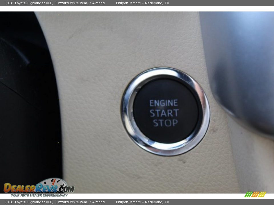 2018 Toyota Highlander XLE Blizzard White Pearl / Almond Photo #18