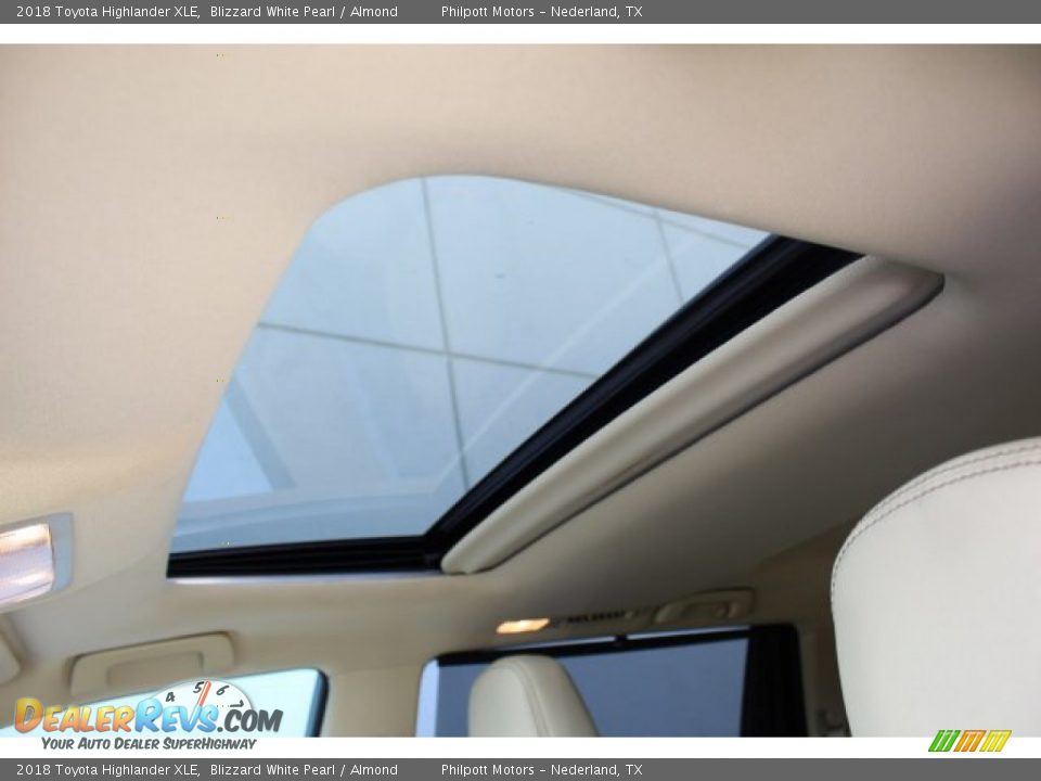 2018 Toyota Highlander XLE Blizzard White Pearl / Almond Photo #22