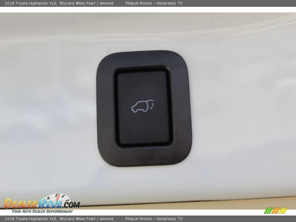 2018 Toyota Highlander XLE Blizzard White Pearl / Almond Photo #26