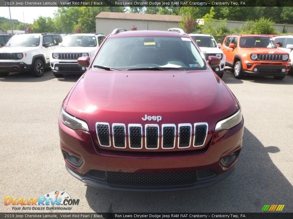 2019 Jeep Cherokee Latitude Velvet Red Pearl / Black Photo #8