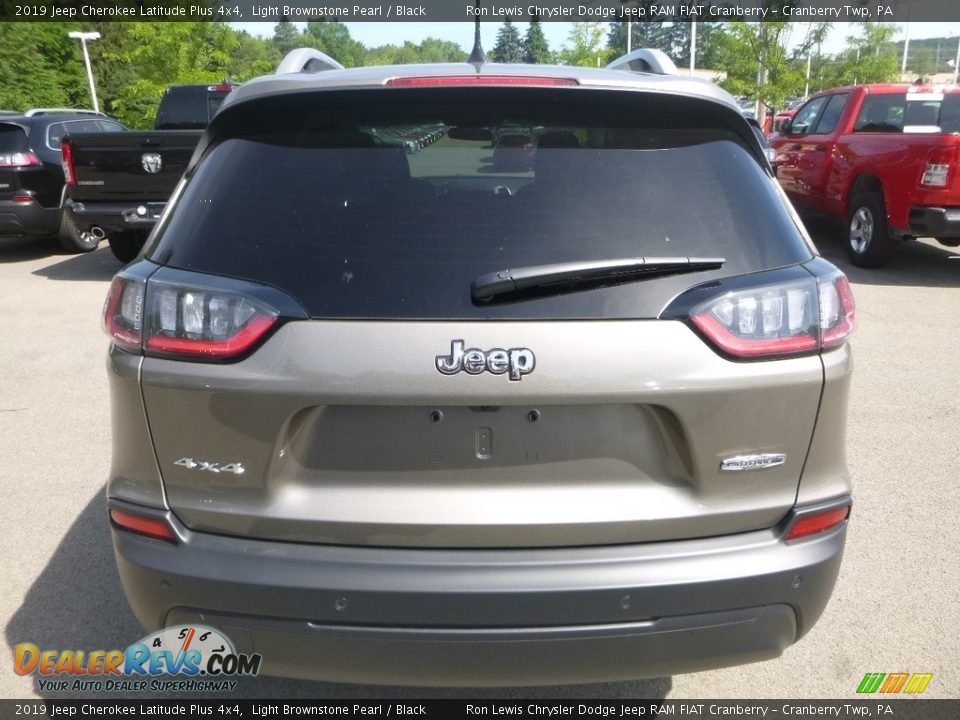 2019 Jeep Cherokee Latitude Plus 4x4 Light Brownstone Pearl / Black Photo #4