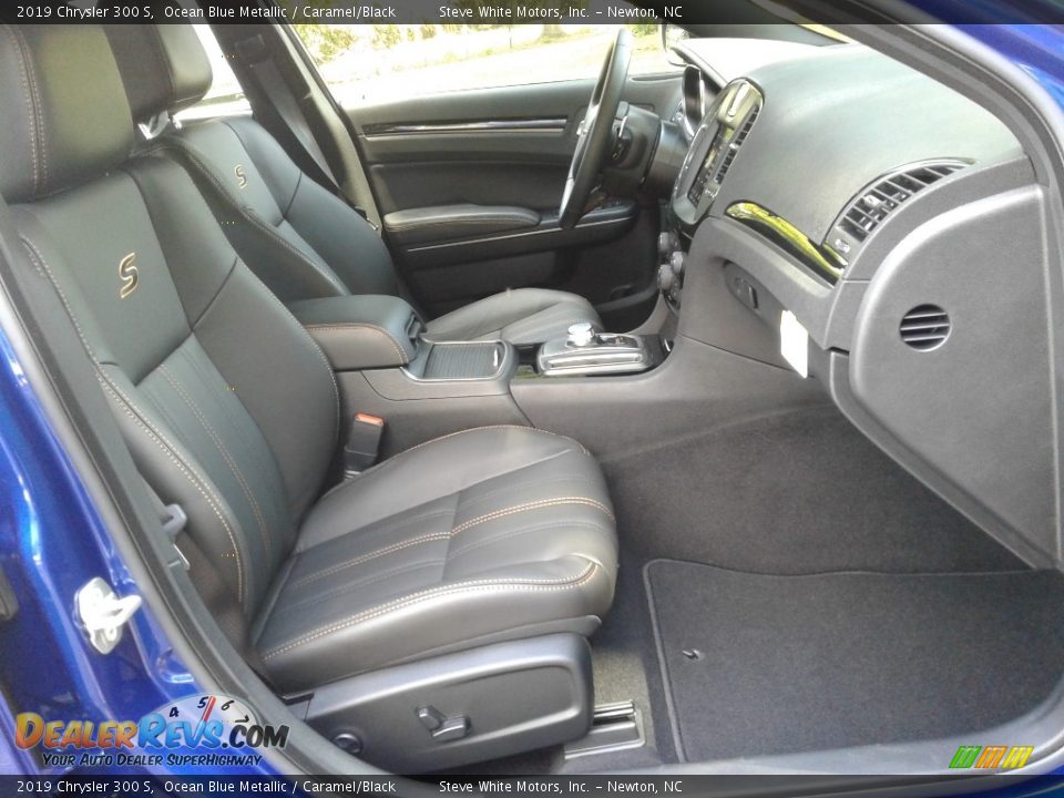 Caramel/Black Interior - 2019 Chrysler 300 S Photo #15