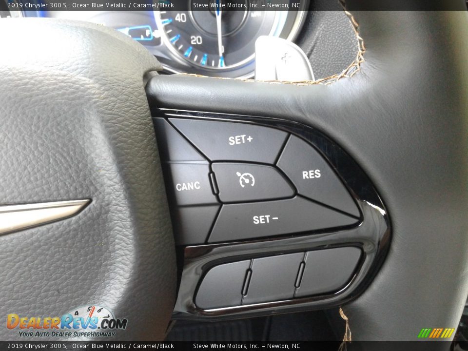2019 Chrysler 300 S Steering Wheel Photo #18
