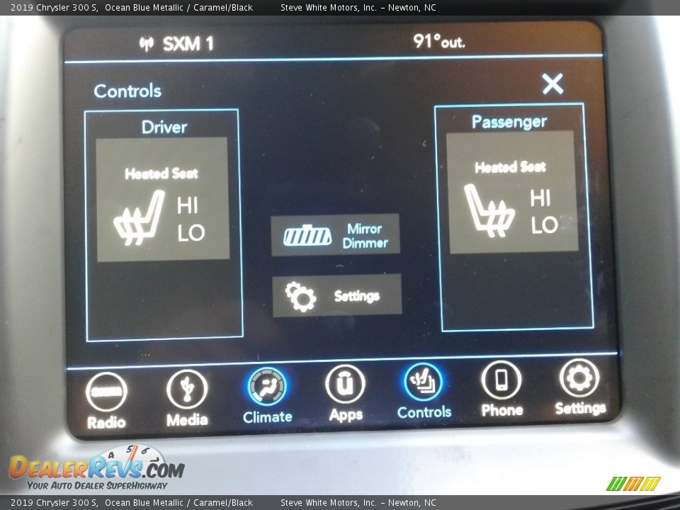 Controls of 2019 Chrysler 300 S Photo #24