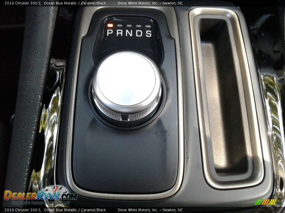 2019 Chrysler 300 S Shifter Photo #27