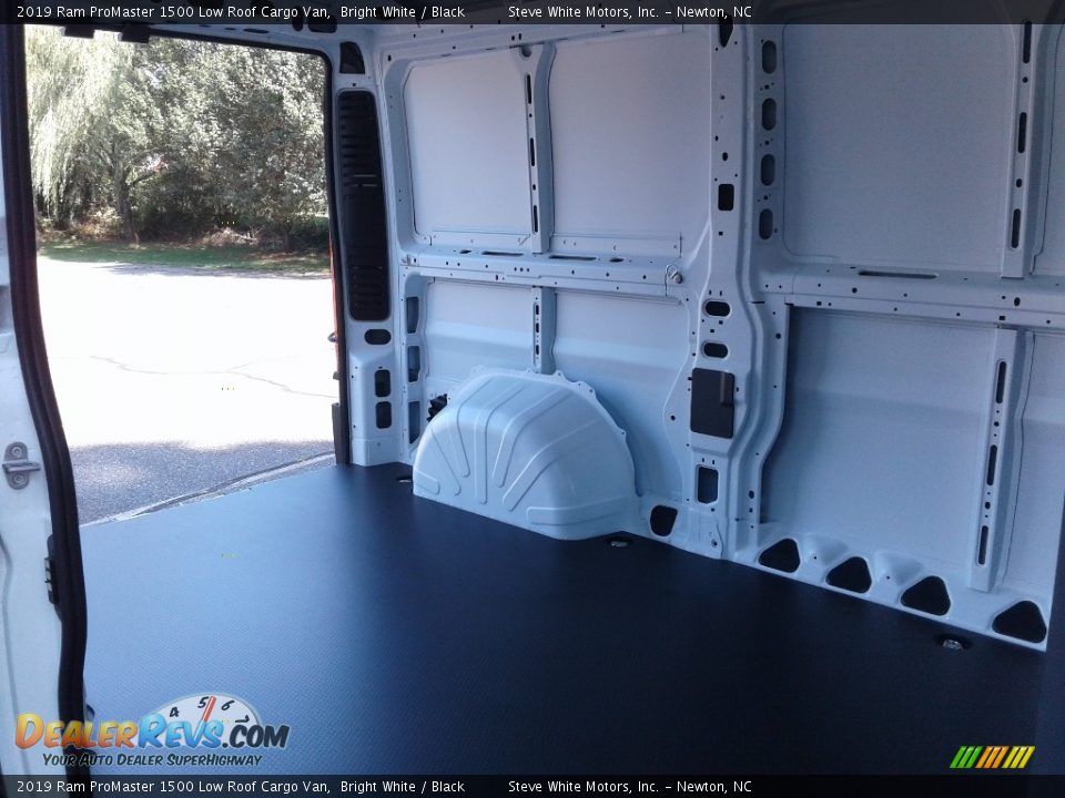 2019 Ram ProMaster 1500 Low Roof Cargo Van Bright White / Black Photo #13