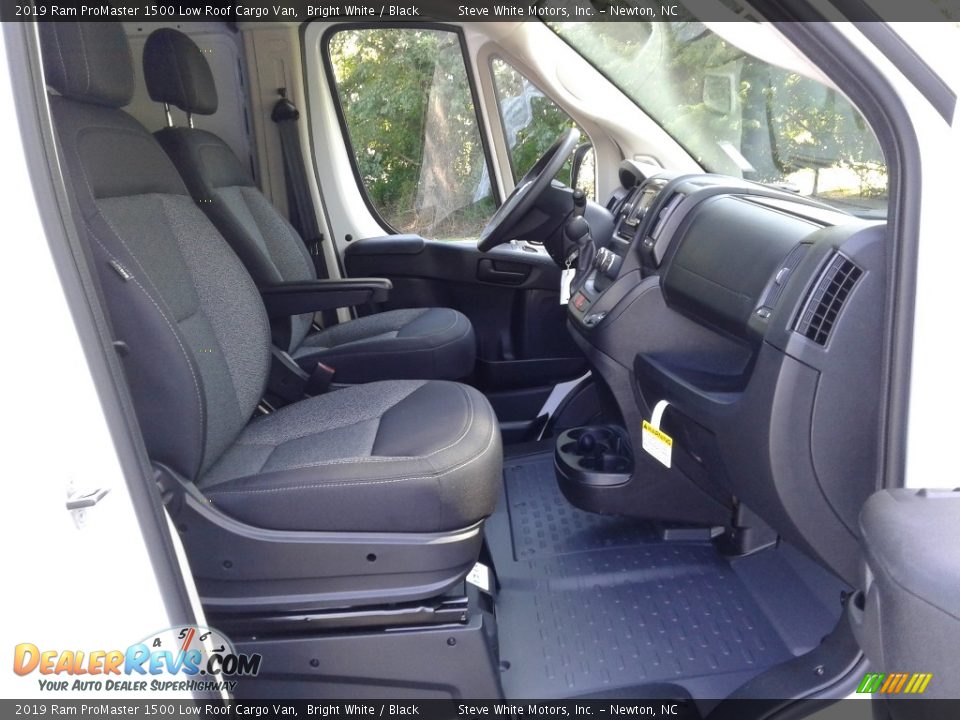 2019 Ram ProMaster 1500 Low Roof Cargo Van Bright White / Black Photo #14